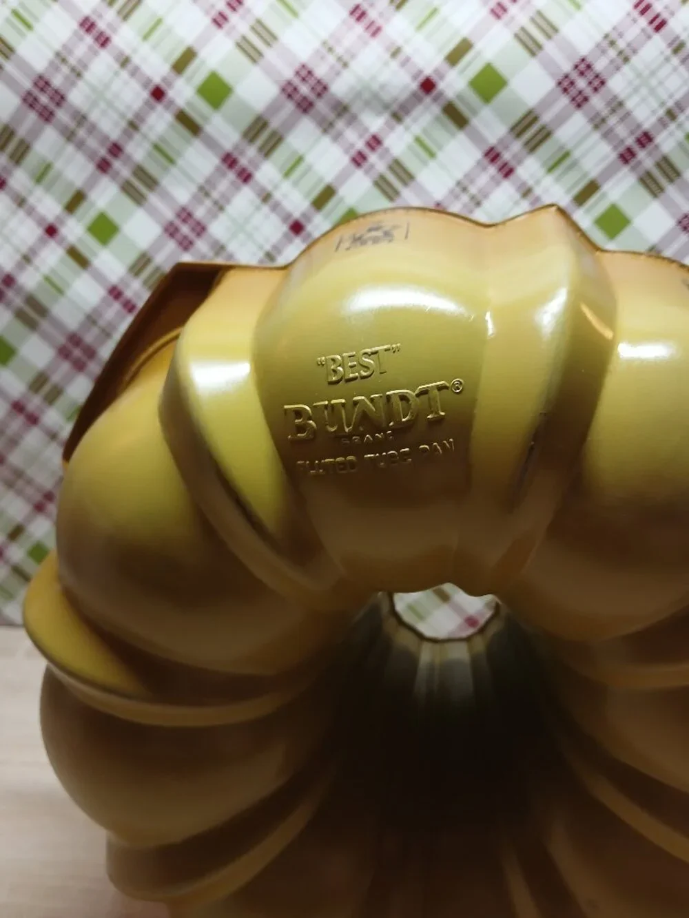 VINTAGE 1970s NORDIC WARE BEST BUNDT FLUTED CAKE PAN YELLOW AND GOLD OMBRE